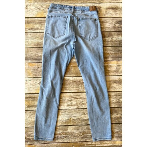 Aerpostale Womens High‎ Rise Jeggings Light Wash Distressed Jeans Size 12 Aero - Picture 2 of 7